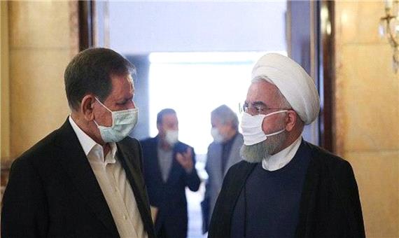 گفتگوی روحانی و جهانگیری با ماسک در حاشیه جلسه دولت