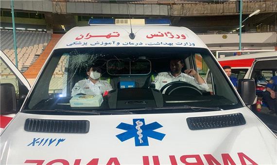 مسعود شجاعی شیشه آمبولانس را شکست/عکس