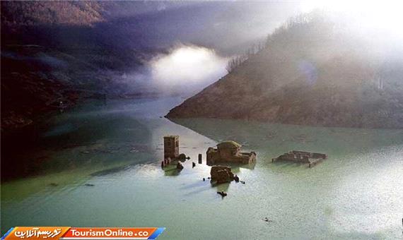 دهکده غرق‌ شده قرون ‌وسطایی به شکل ترسناکی از دریاچه ای بیرون آمد!/تصاویر