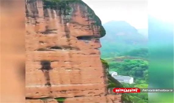 مقبره صخره ای عجیب و باستانی در چین