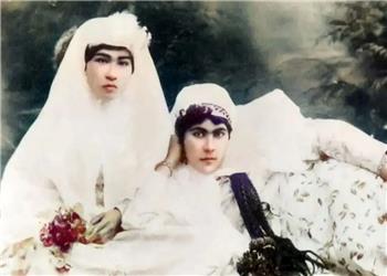 سفر به ایران قدیم؛ «عروس چهارده ساله» با دستۀ گل در آتلیه؛ 120 سال قبل