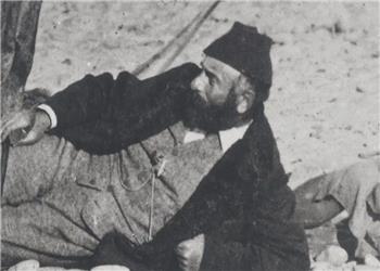 سفر در زمان؛ علی بیک تشریفاتچی به همراه دو عراقی در حال استراحت در بیابان؛ 140 سال قبل