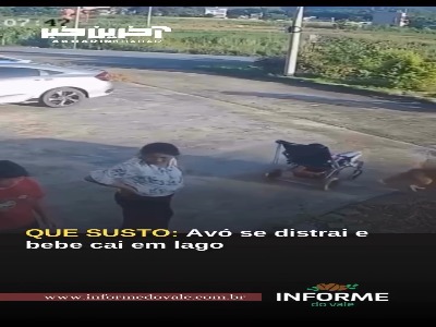 سقوط کالسکه کودک و مادربزرگ حواس‌پرت در دریاچه