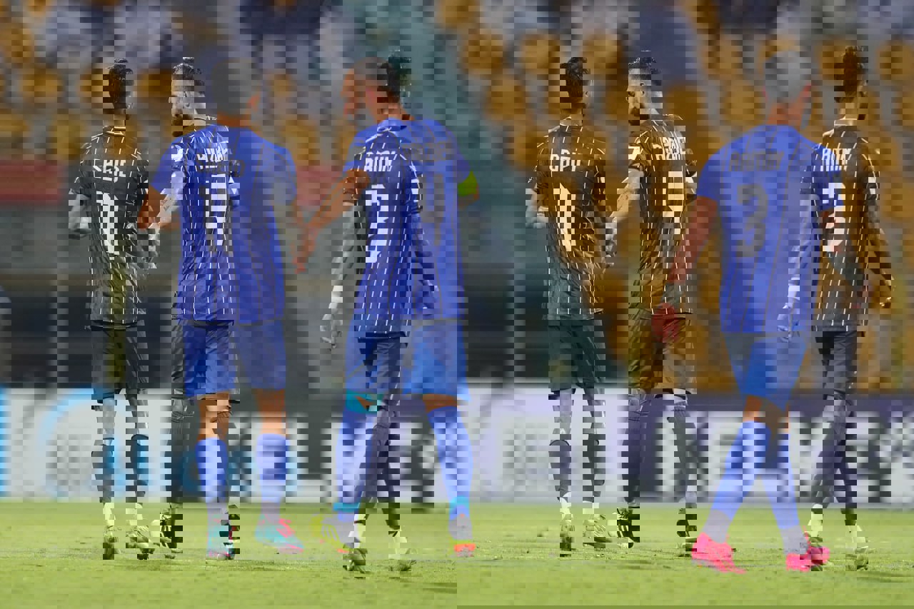 آریا جوان