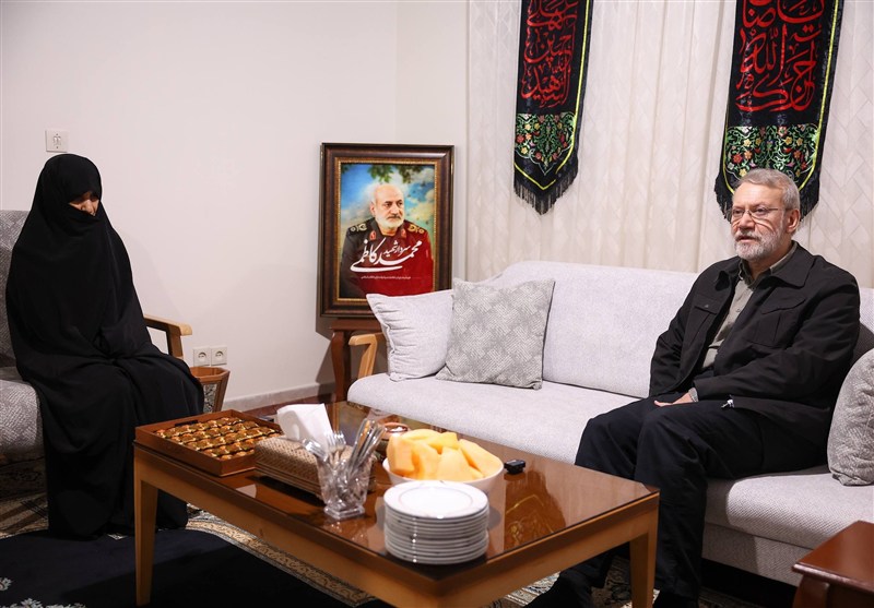 لاریجانی با خانواده‌ شهید کاظمی دیدار کرد