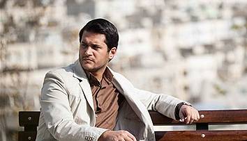 عکس غم‌انگیز فرید سریال آوای باران بر مزار پدرش