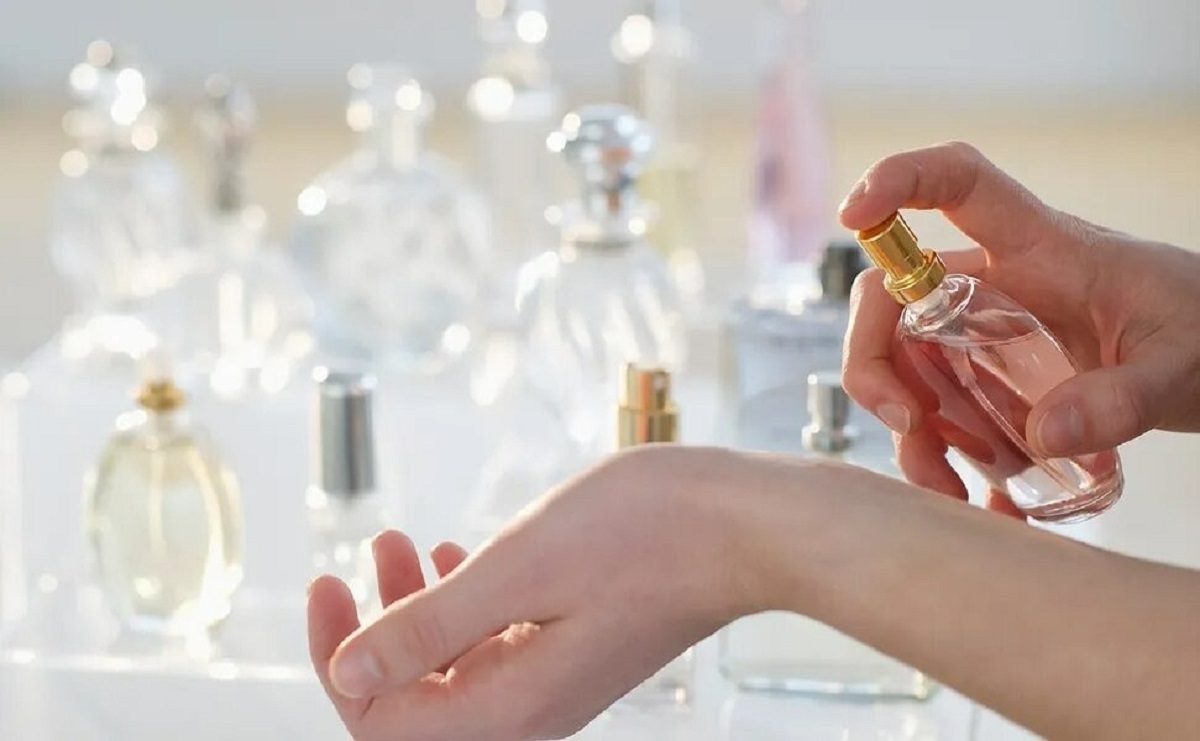 گوناگون/چطور عطر بزنیم که ماندگاری‌اش بیشتر شود؟