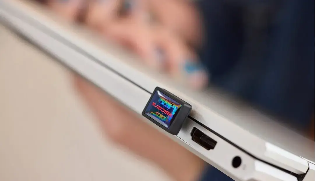 این کوچک‌ترین فلش یک ترابایتی USB-C در دنیا است