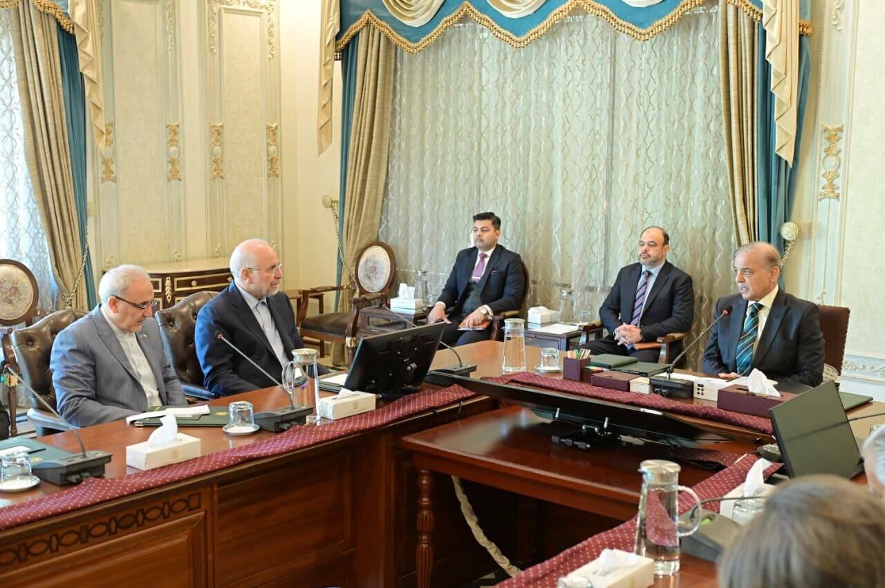 قالیباف در دیدار با شهباز شریف: از پاکستان که در جنگ ۱۲ روزه کنار مردم ایران ایستاد، تشکر می‌کنم