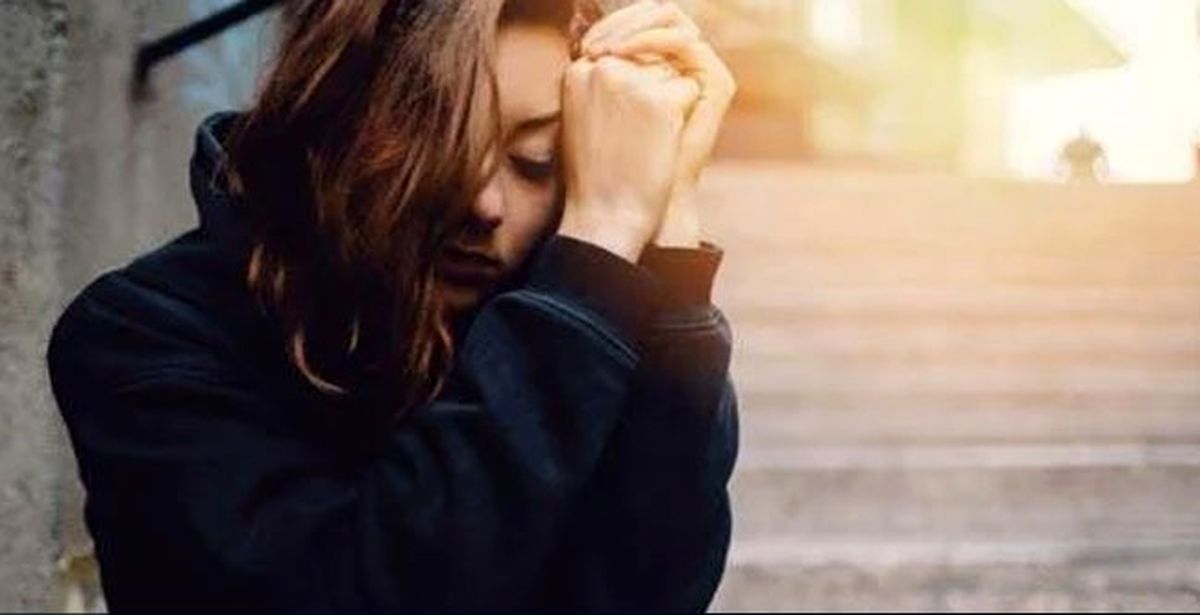 پایه های لرزان ارزشمندی: هفت عامل بیرونی که به احساس پوچی دامن می‌زنند