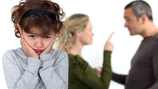 هنوز به روی نامادری‌ام نیاوردم که مادرم نیست