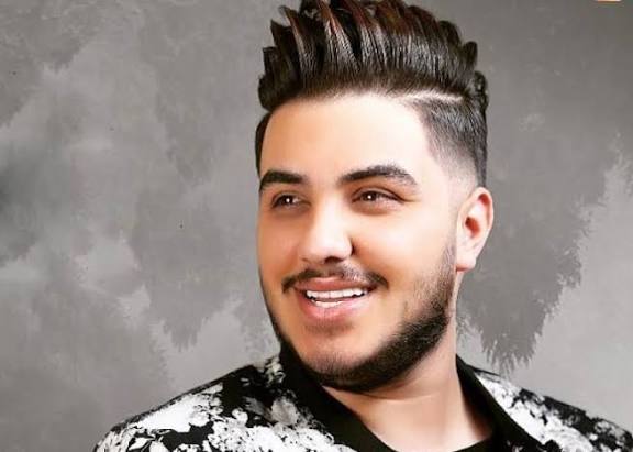 آرون افشار : از هشت سالگی روی استیج بودم