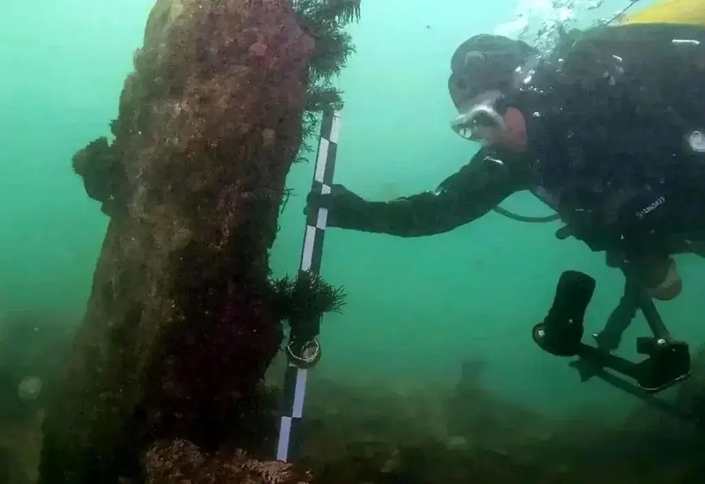 پیدا شدن دیوار سنگی ۷۸۰۰ ساله در عمق ۹ متری اقیانوس