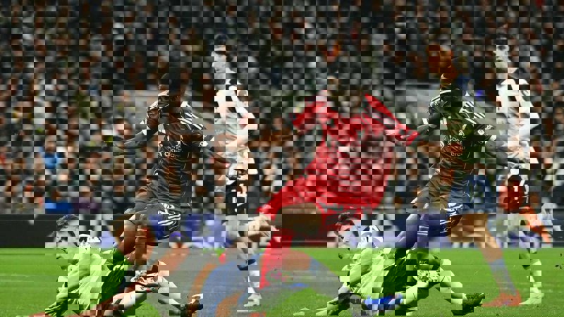 حمایت مربی از مدافعی که پای ایساک را شکست