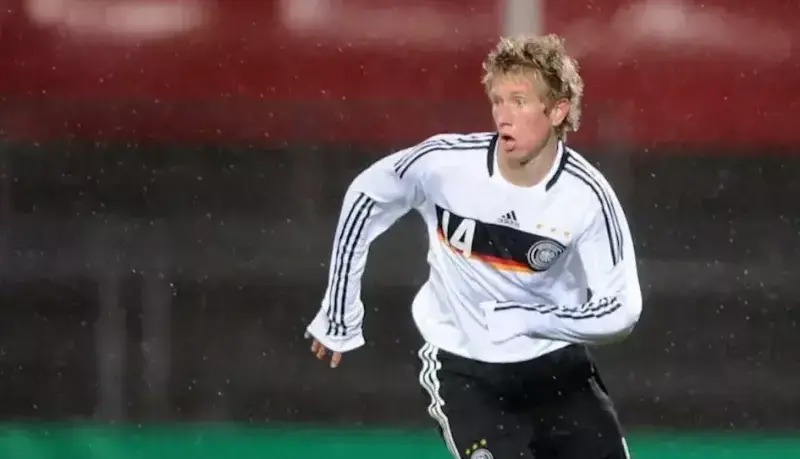سقوط از ۷۰ متری؛ مرگ دلخراش فوتبالیست آلمانی