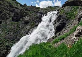 آبشار سوله دوکل یکی از زیباترین و مرتفع ترین آبشارهای ایران