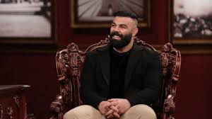 امیرعلی اکبری: در فضای مجازی هر حرفی می‌زنند بدون اینکه مشت یا چک بخورند