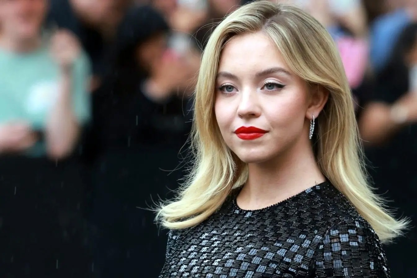 خیانت سیدنی سوینی به نامزدش ا پای یک فوتبالیست مشهور در میان است