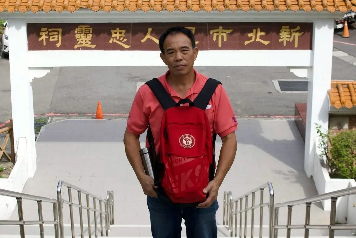 مردی که به مردگان کمک می‌کند به چین برگردند!