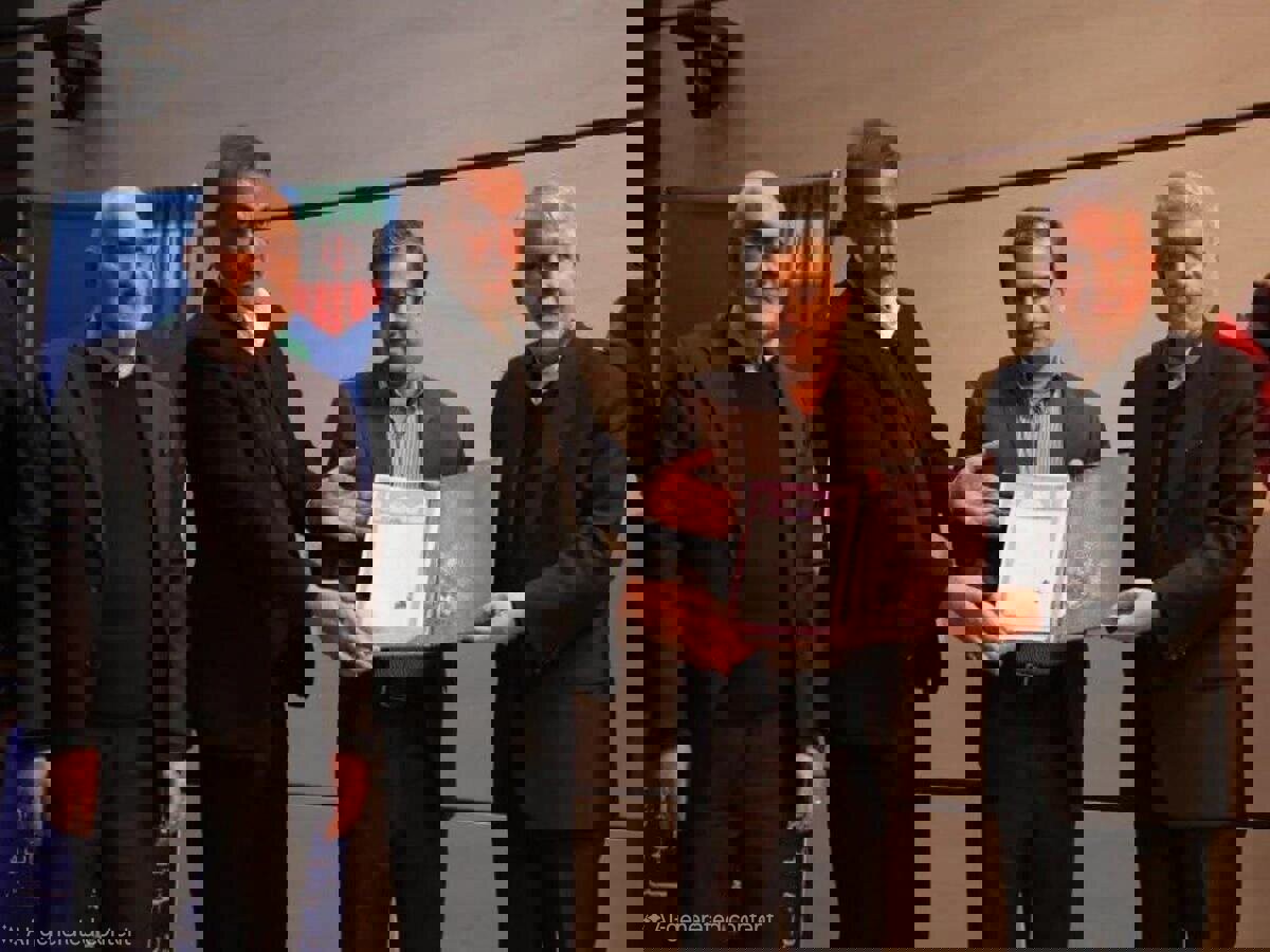 سند مالکیت کاخ آپادانا و موزه میراث فرهنگی شوش اهدا شد