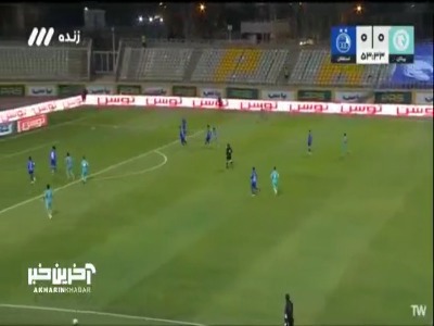 شوت خطرناک بازیکن پیکان با اختلافی کم از کنار دروازه استقلال به بیرون رفت