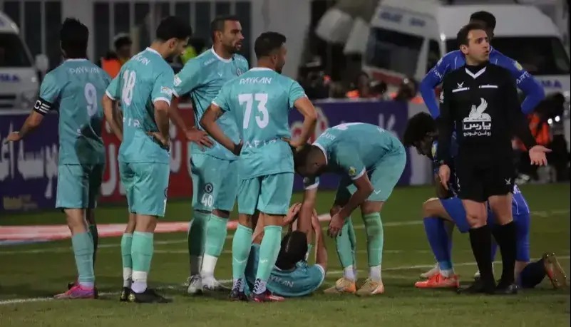 پدیده تراکتور بعد از بازی استقلال دست به دعا شد!