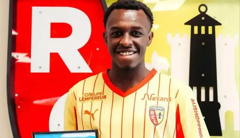 بازگشت ۶۰۰ میلیاردی مدافع عربستانی به میهن!