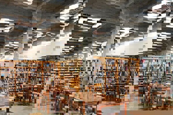 کتابخانه آیت‌الله بروجردی به کانون پرورش فکری اهدا شد