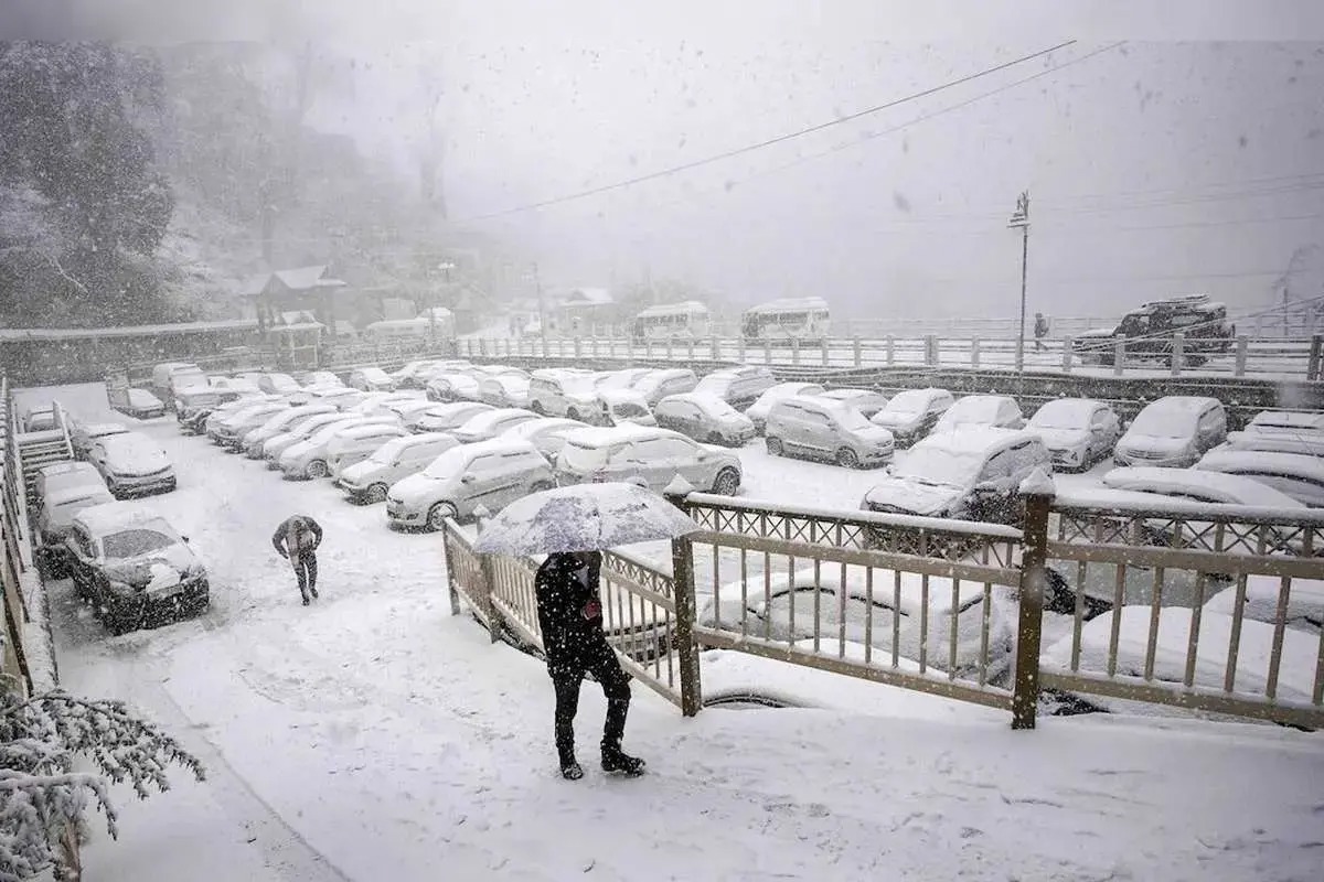کاهش محسوس دما و بارش برف و باران در تهران