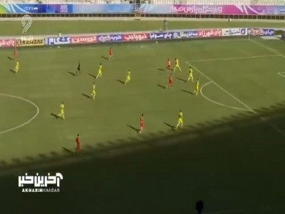 گل اول تراکتور به فجرسپاسی توسط امیرحسین حسین زاه دقیقه ۴۱