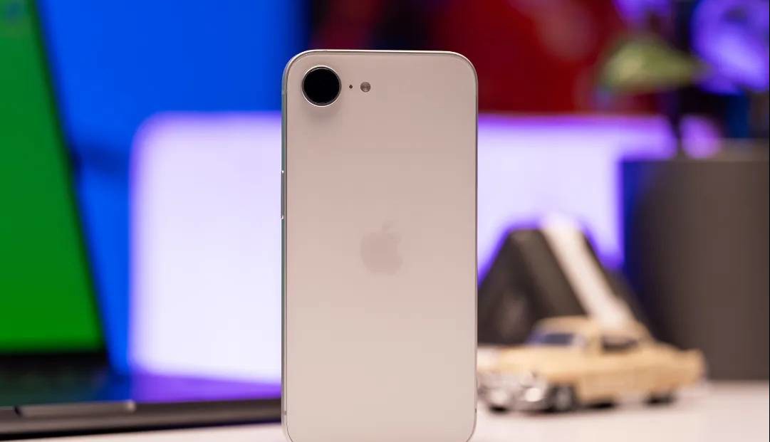 مدل جدید آیفون «خیلی زود» رونمایی می‌شود