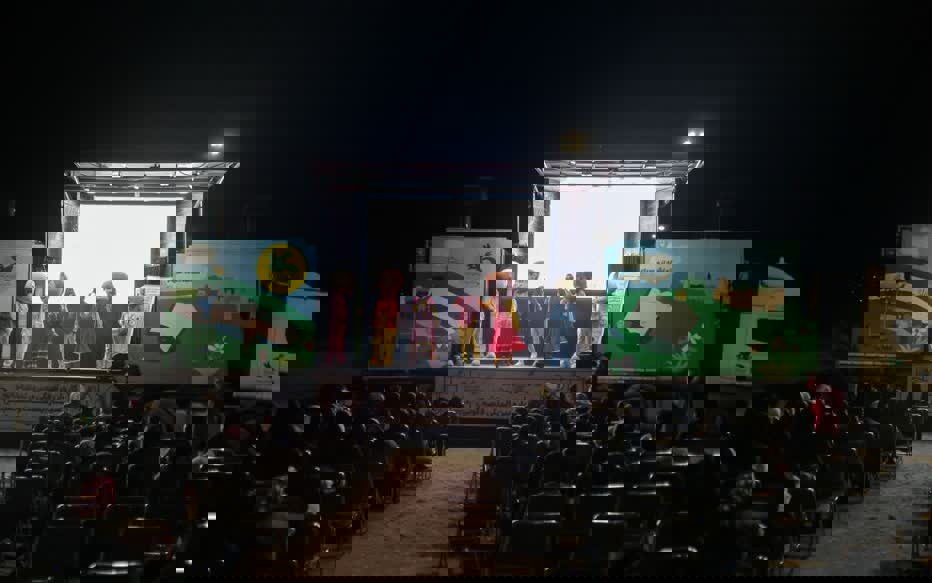 تماشاخانه سیار کانون پرورش فکری کودکان به روستاهای اصفهان می‌رود