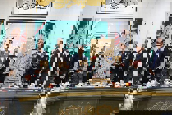 کتاب پرچم ایران در گذر زمان «سه‌سین» رونمایی شد