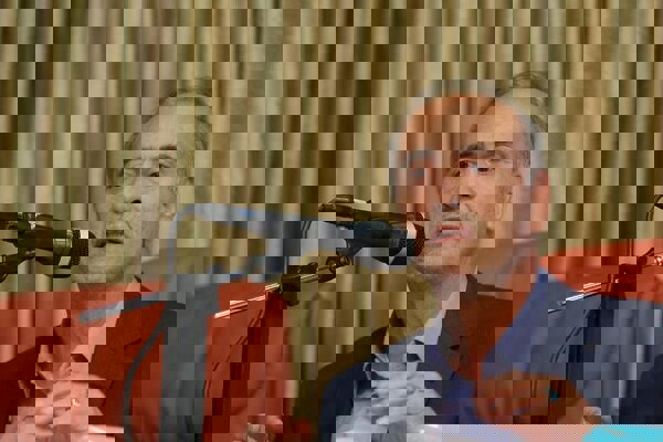 پرونده‌های سنگین و کتاب‌های ناتمام/ در حال ترجمه الفهرست ابن‌ندیم هستم