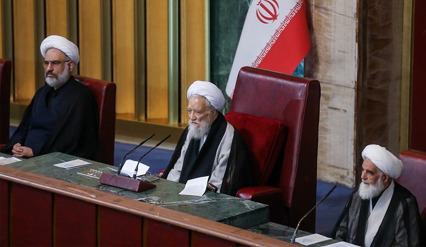 قرائت پیام رئیس مجلس خبرگان به مراسم یادبود شهدای خانوادۀ امام شهید