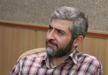 عکسی دیده‌نشده از داماد رهبر شهید در یک سفر دانشجویی