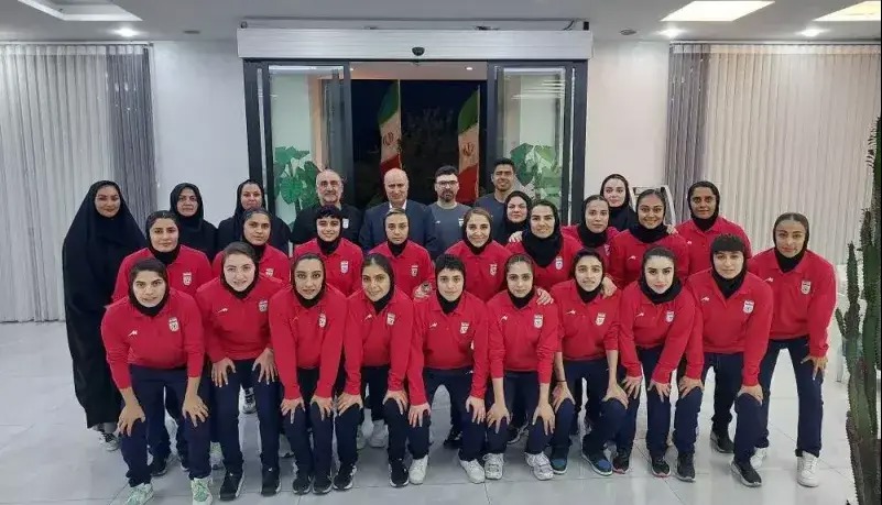 تاج به تیم ملی فوتسال زنان: باید قهرمان شوید