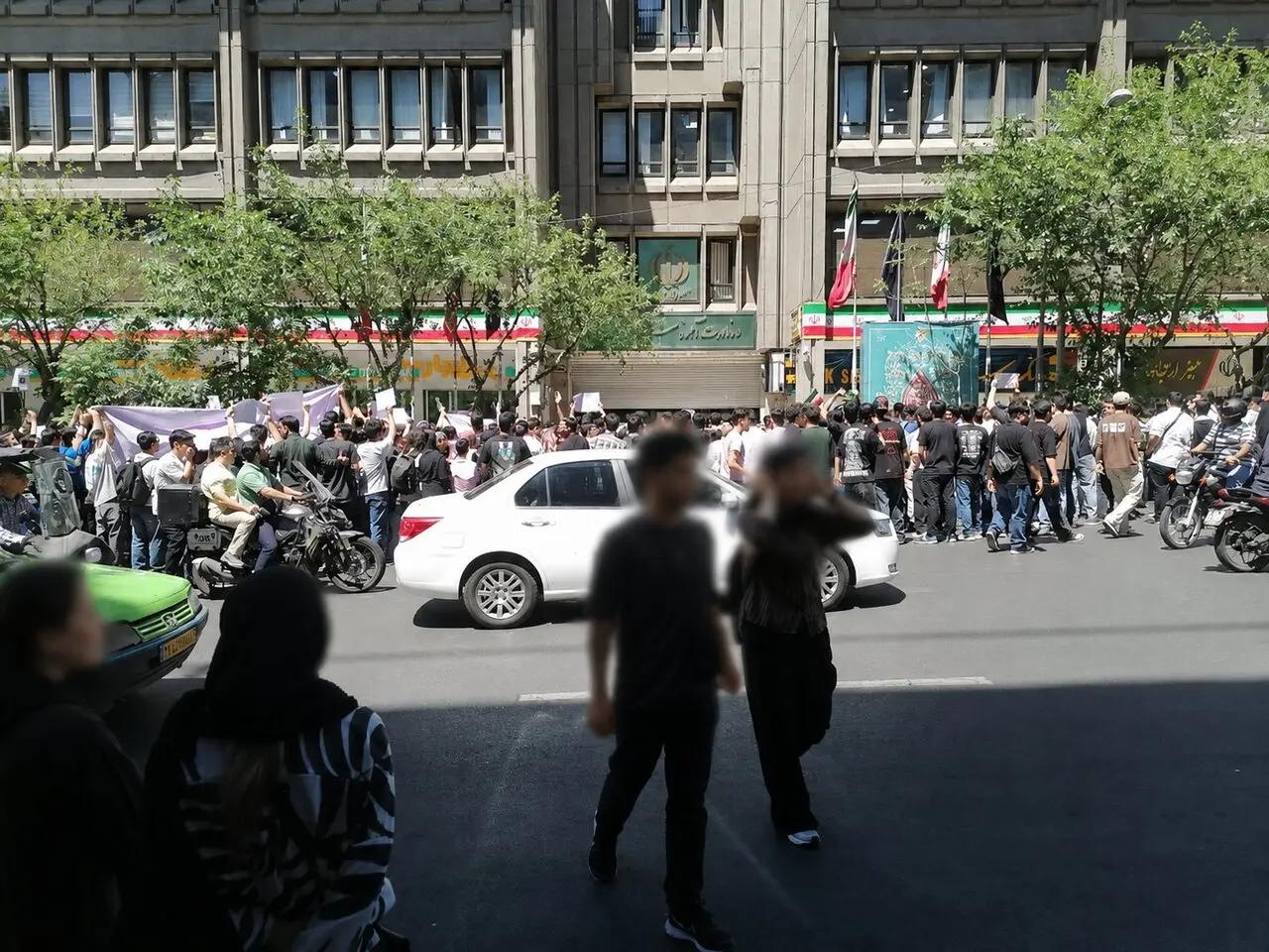 آریا جوان
