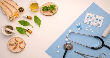 چرا طب سنتی در جهان این‌قدر محبوب شده است؟