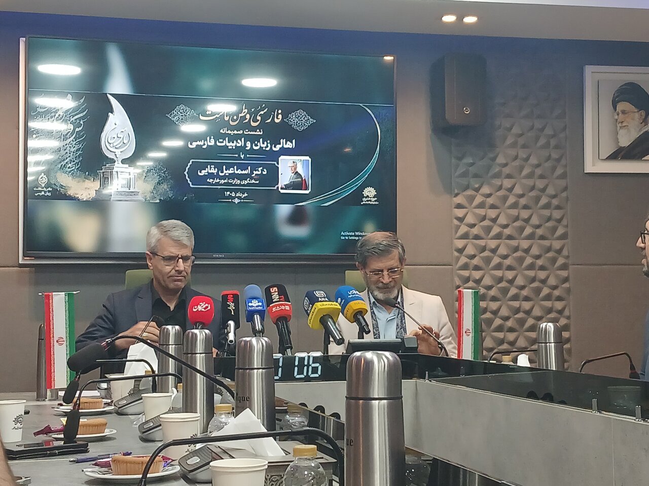زبان فارسی خط مقدم هویت فرهنگی ماست/نشان «پارسی جان» به بقایی رسید
