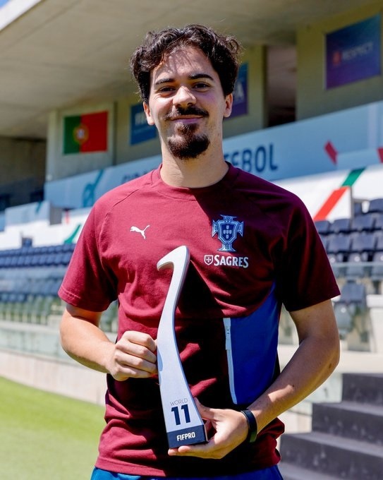 آریا جوان
