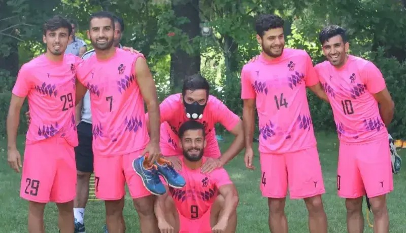شروع مربیگری مهاجم سابق استقلال مقابل هزاران تماشاگر!
