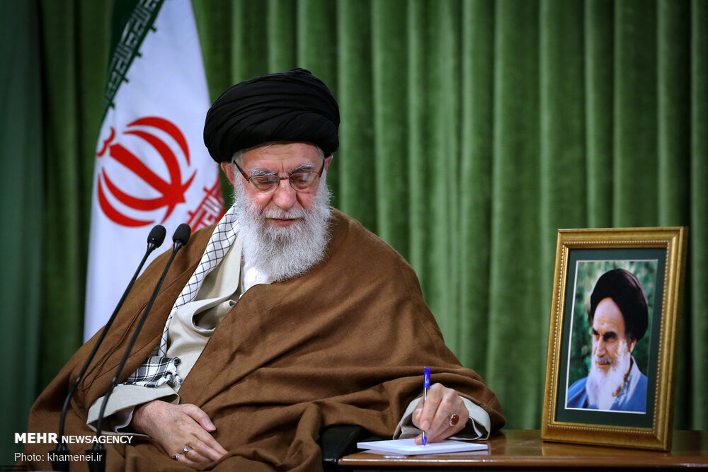 «سه نامه در ۱۰ سال؛ حاوی پیام‌های رهبر شهید به جوانان غربی» منتشر شد