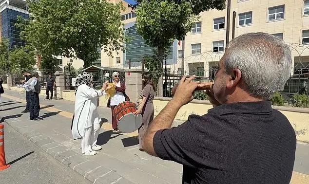 آریا جوان