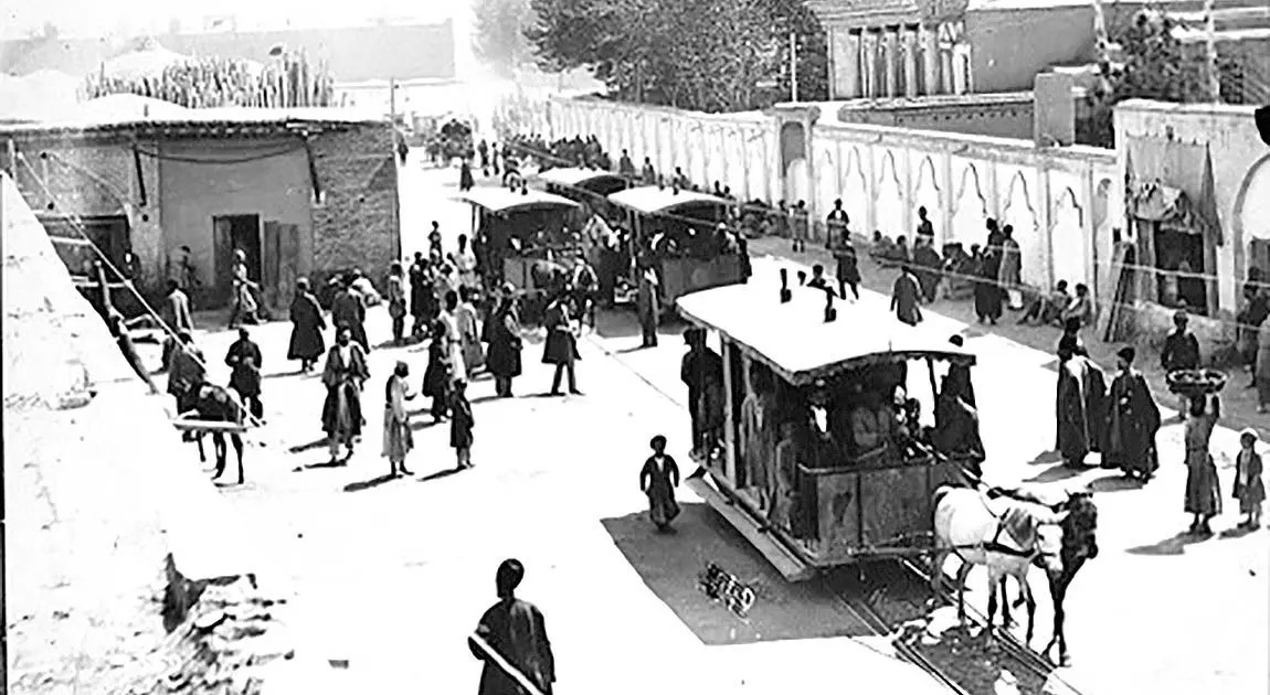 سفر به ایران قدیم؛ حیاط خانۀ یک «عتیقه‌فروش یهودی» در دوران قاجار