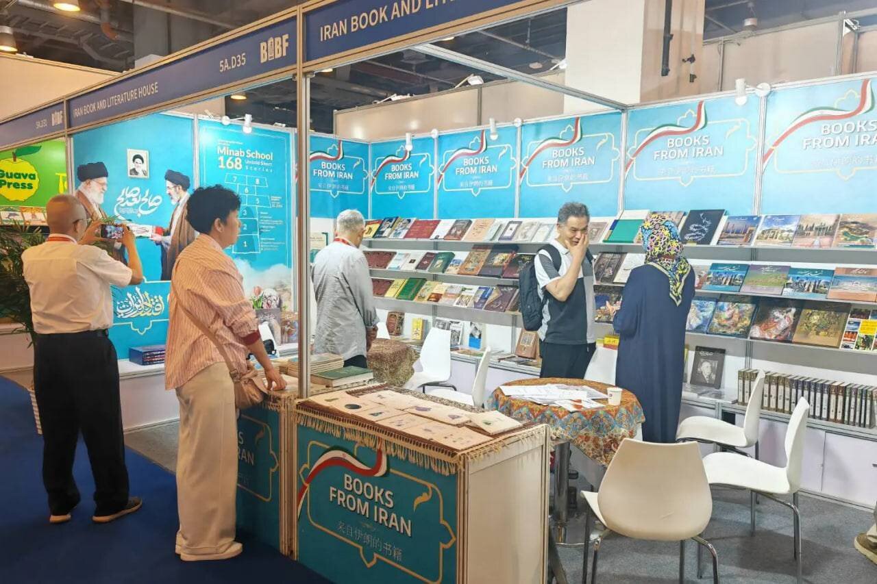 نمایش ۲۵۰ عنوان کتاب از سوی خانه کتاب و ادبیات ایران در پکن