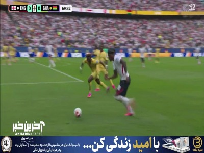 ضربه سر ساکا با اختلاف از بالای دروازه به بیرون رفت