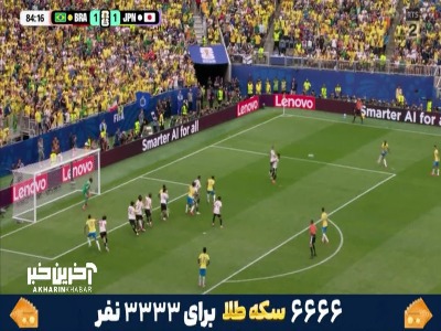 ضربه آزادی که با برخورد به مدافعان به بیرون رفت