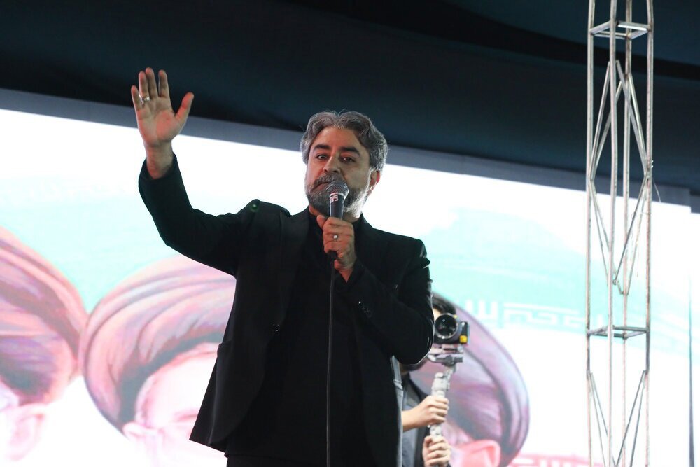 «نورپردازی خوبی داشت»؛ شوخی شاعرانه در محفل شعر رهبر شهید