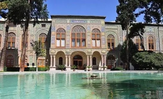 سفر به ایران قدیم؛ قایق‌سواری در استخر کاخ گلستان در زمان مظفرالدین شاه